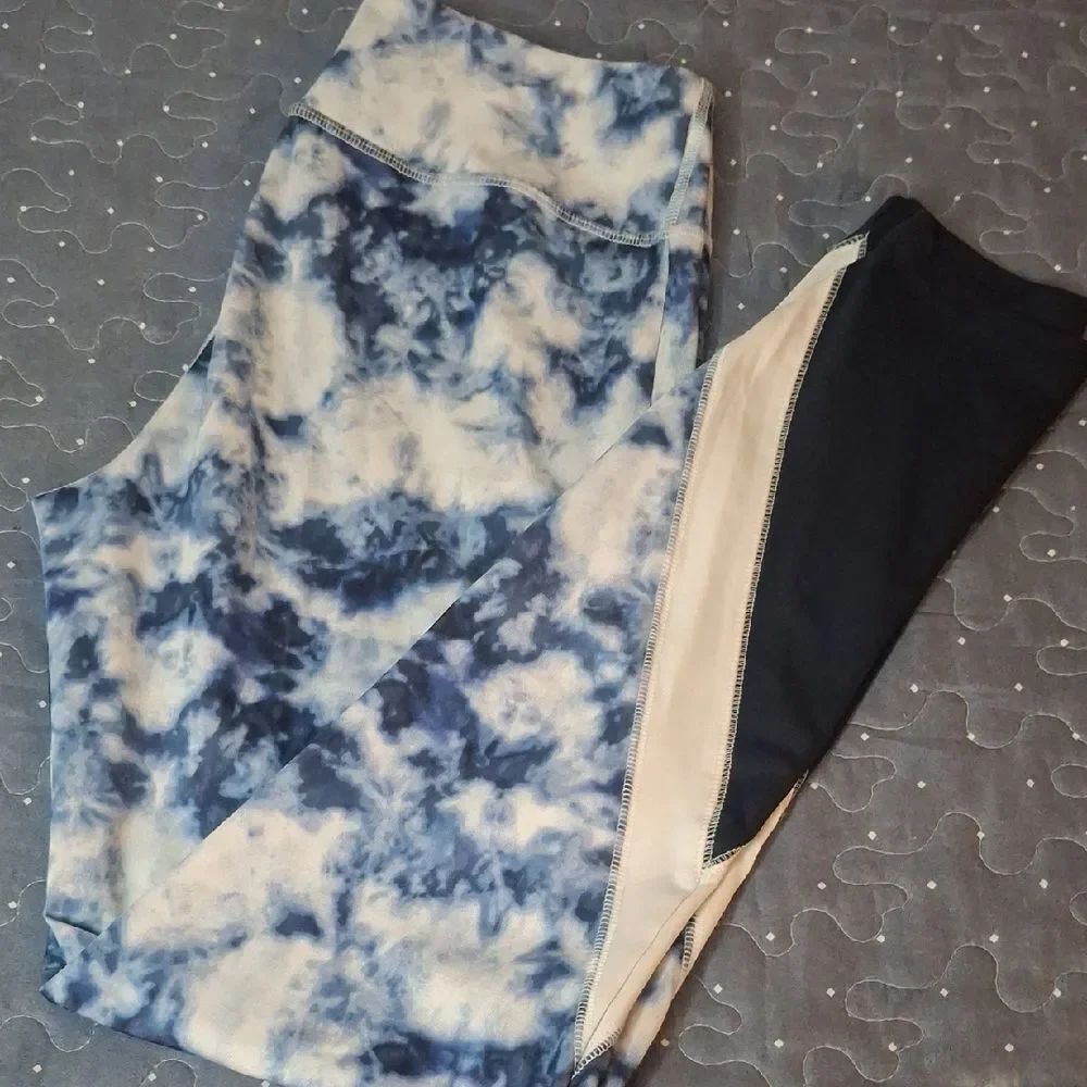 Hollister Blue and White Tie-Dye Leggings size medium